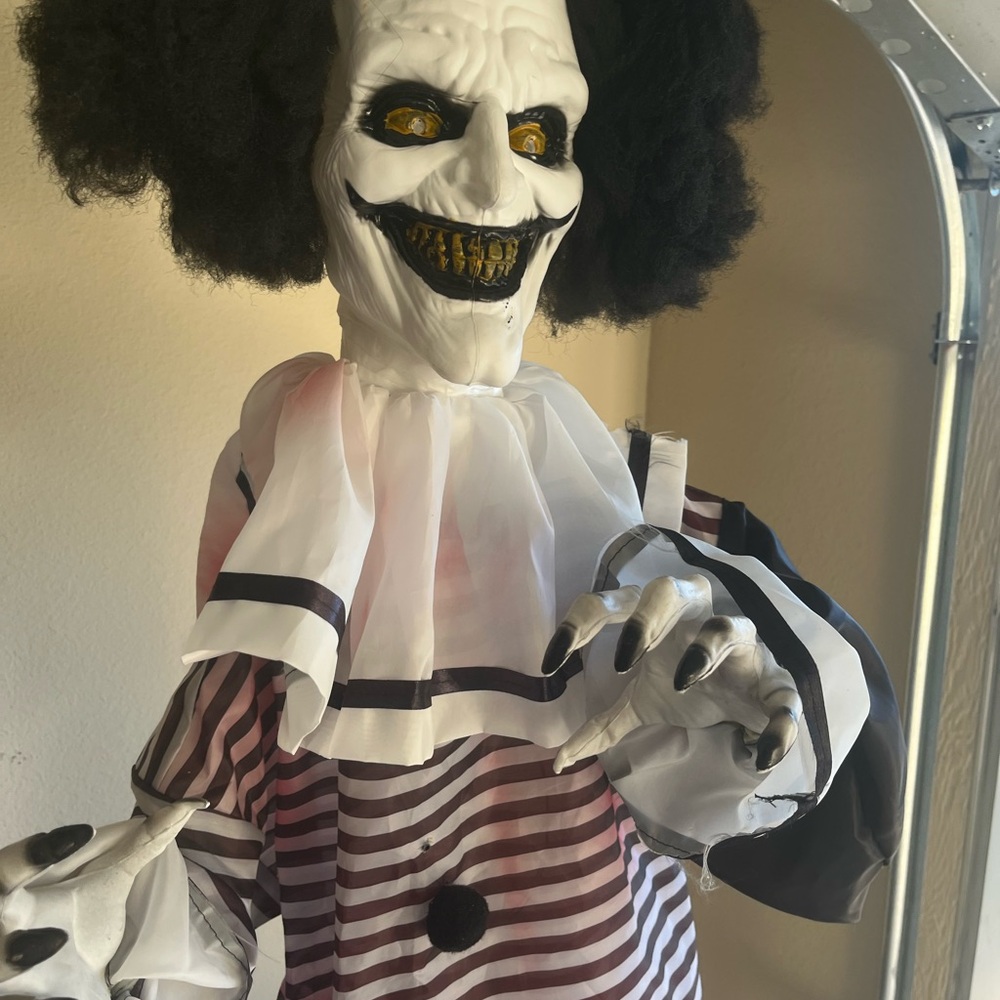 Spooky Striped Clown Halloween - Picture 4 of 4